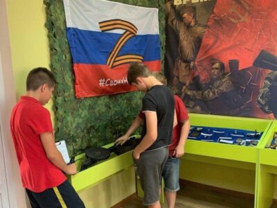 Для воспитанников центра «Семья» провели экскурсию по музейной экспозиции «Герои СВО – наши земляки»